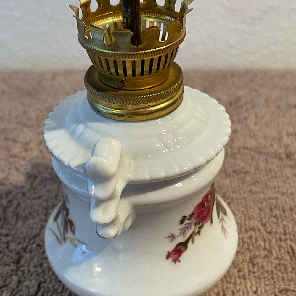 Vintage Small Porcelain Oil Lamp with a Floral Design - Picture 7 of 11